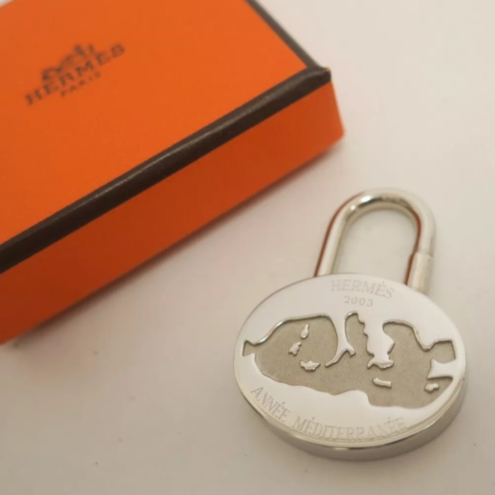 HERMES 2003 ANNEE MEDITERRANEE Limited Silver Cadena Charm Lock VTG w/ Box - Picture 2 of 6